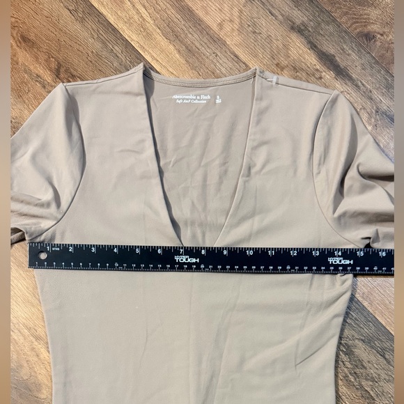 Abercrombie & Fitch Tan Long Sleeve Bodysuit - Picture 3 of 5